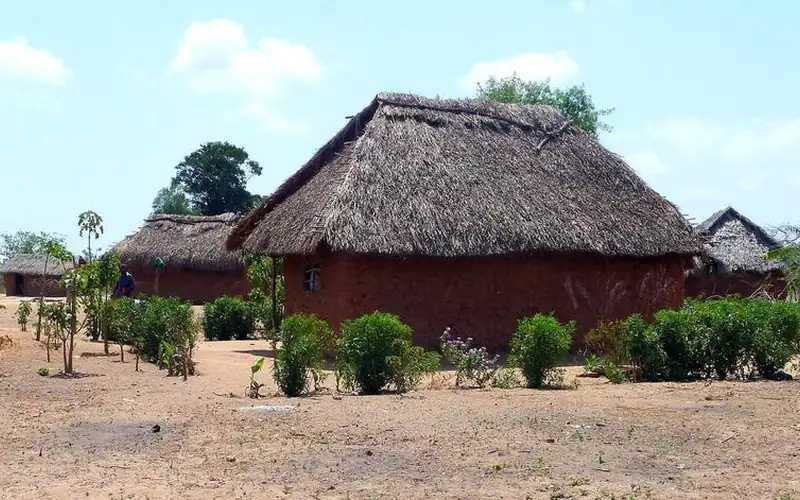 Villaggio con case dal tetto di paglia vicino a Malindi